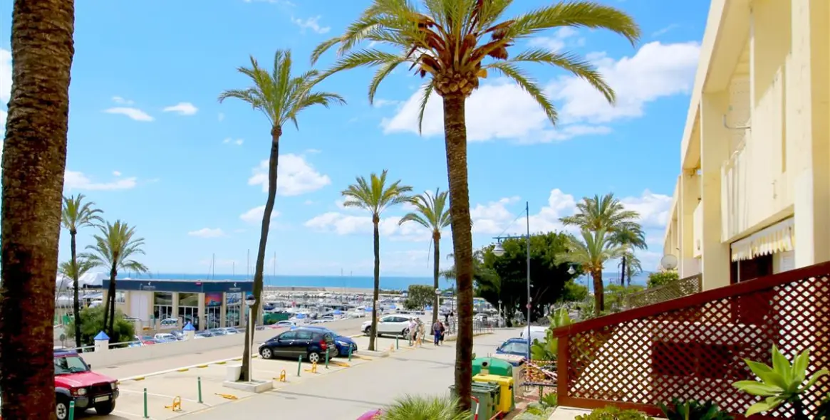 Short-term rent of middle floor apartment in Estepona 20