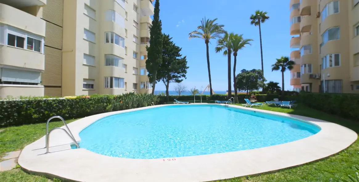 Short-term rent of middle floor apartment in Estepona 22