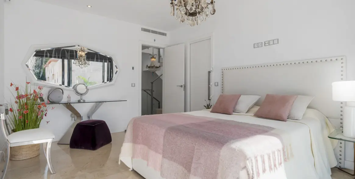 Alquiler a largo plazo de casa pareada en The Golden Mile 11