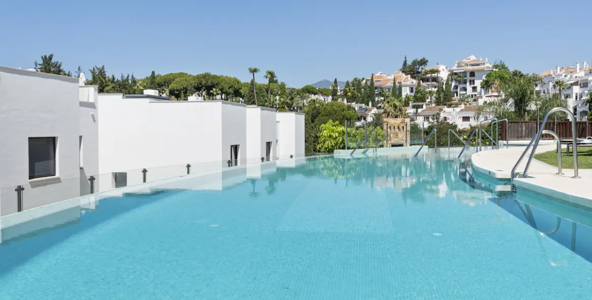 Alquiler a largo plazo de casa pareada en The Golden Mile 25