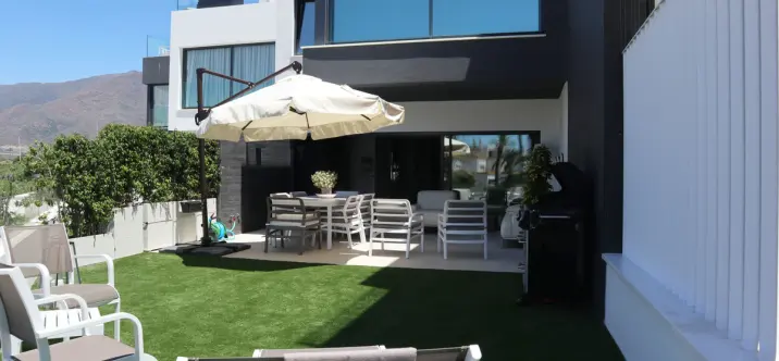 Alquiler a largo plazo de casa pareada en Estepona 0