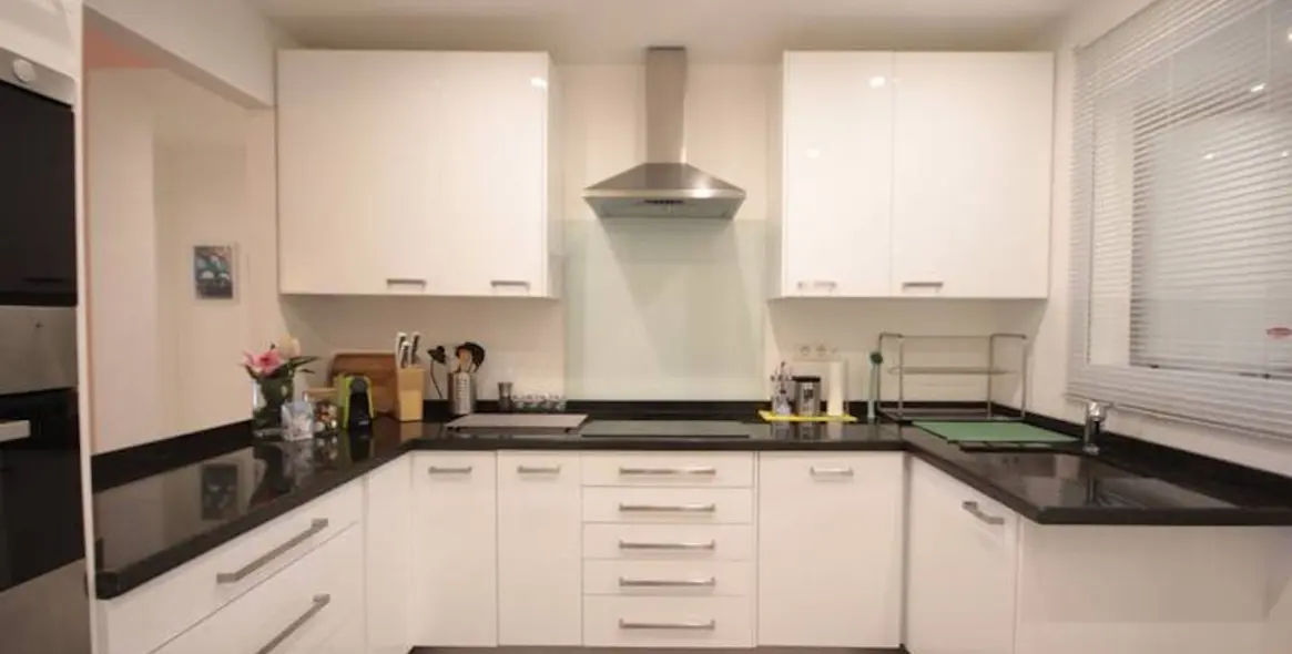 Venta de apartamento en planta baja en Estepona 4