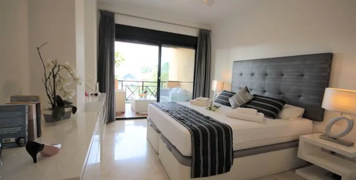 Venta de apartamento en planta baja en Estepona 5