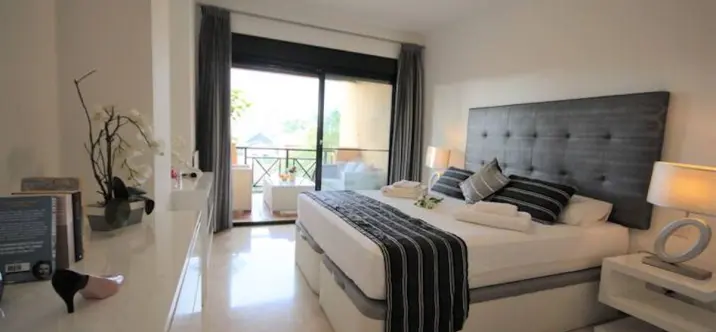 Venta de apartamento en planta baja en Estepona 4