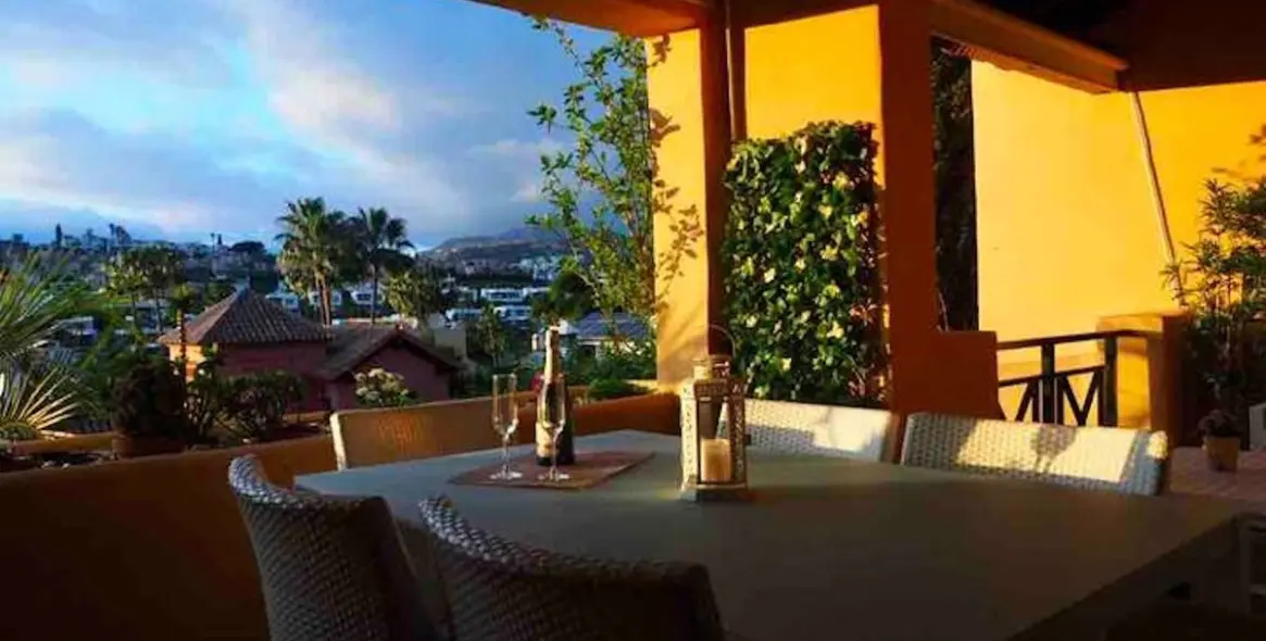 Venta de apartamento en planta baja en Estepona 10