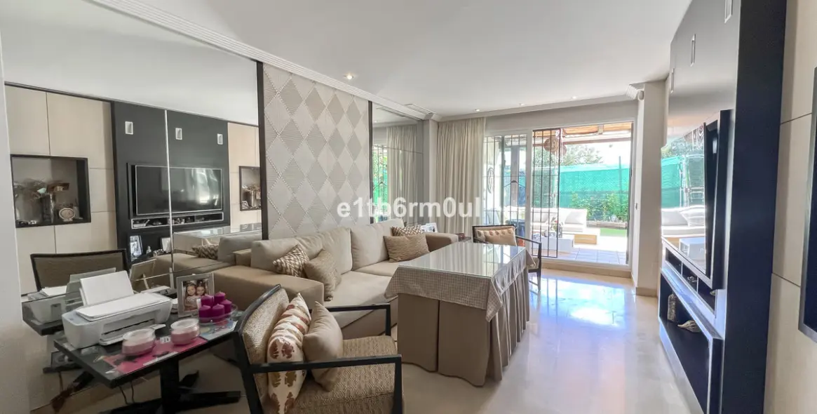 Venta de apartamento en planta baja en Marbella 2