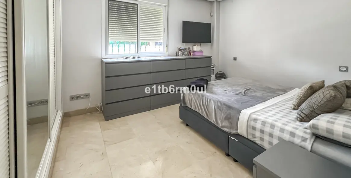 Venta de apartamento en planta baja en Marbella 8
