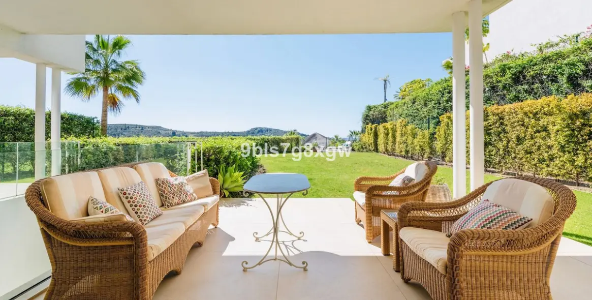 Продажа апартаментов на первом этаже в Benahavís 2