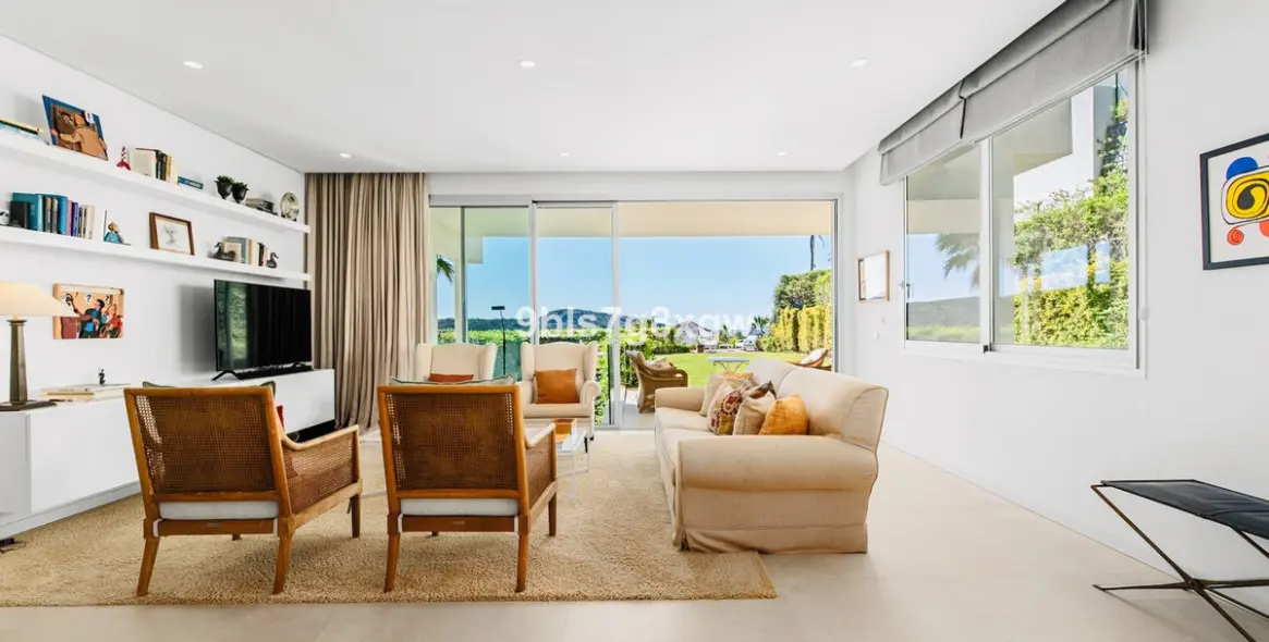 Продажа апартаментов на первом этаже в Benahavís 3