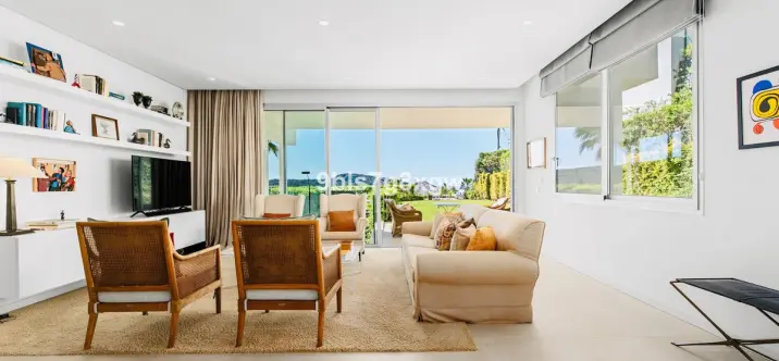 Venta de apartamento en planta baja en Benahavís 2