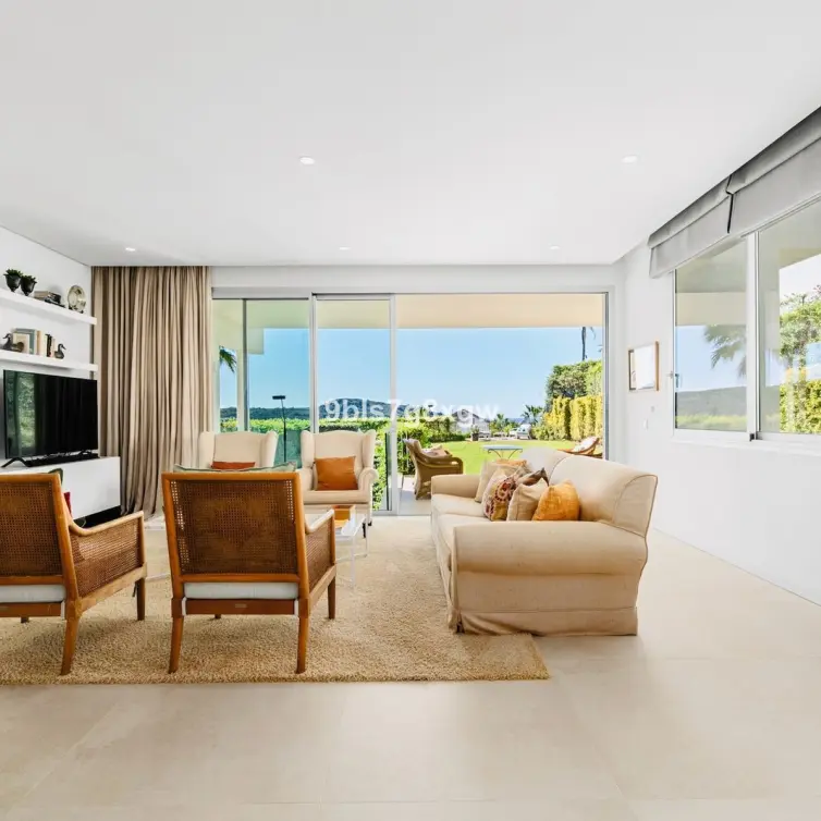 Sale of ground floor apartment in Benahavís