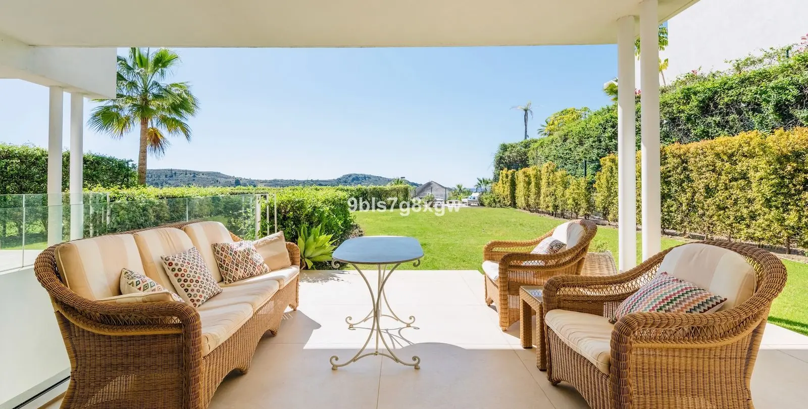 Sale of ground floor apartment in Benahavís 3