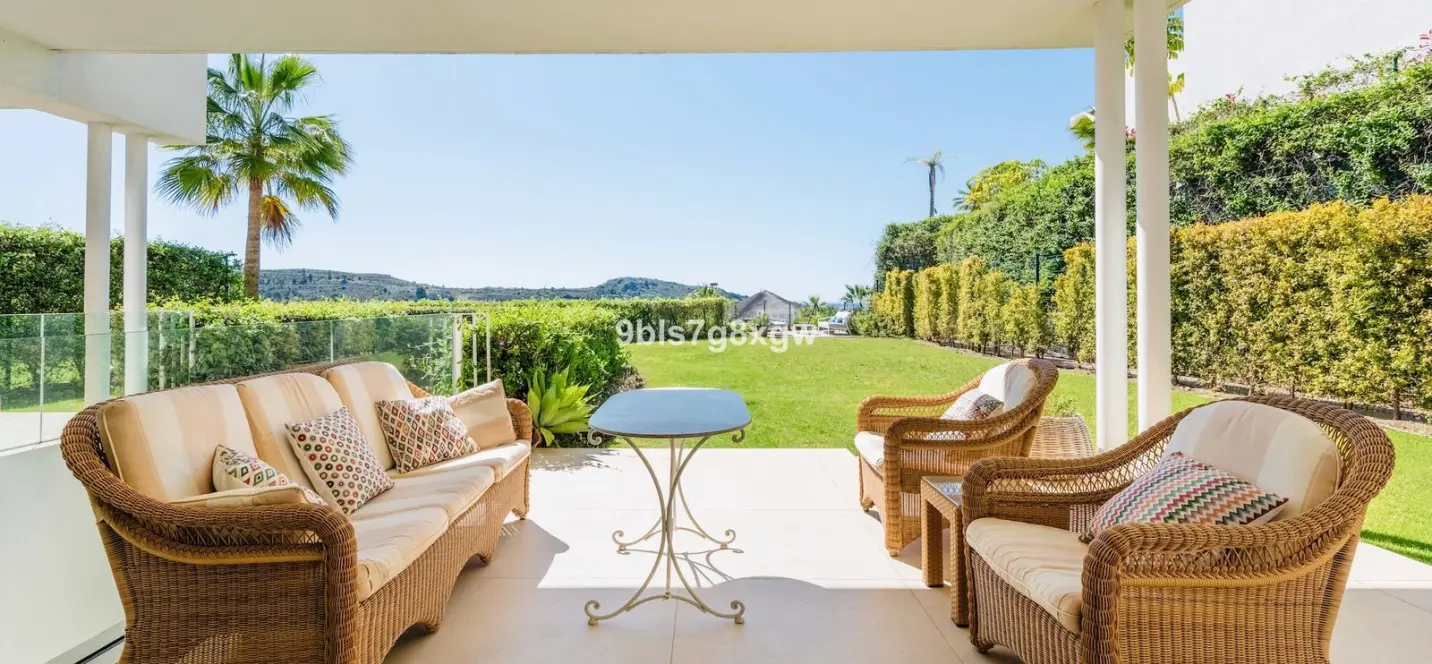 Sale of ground floor apartment in Benahavís 2