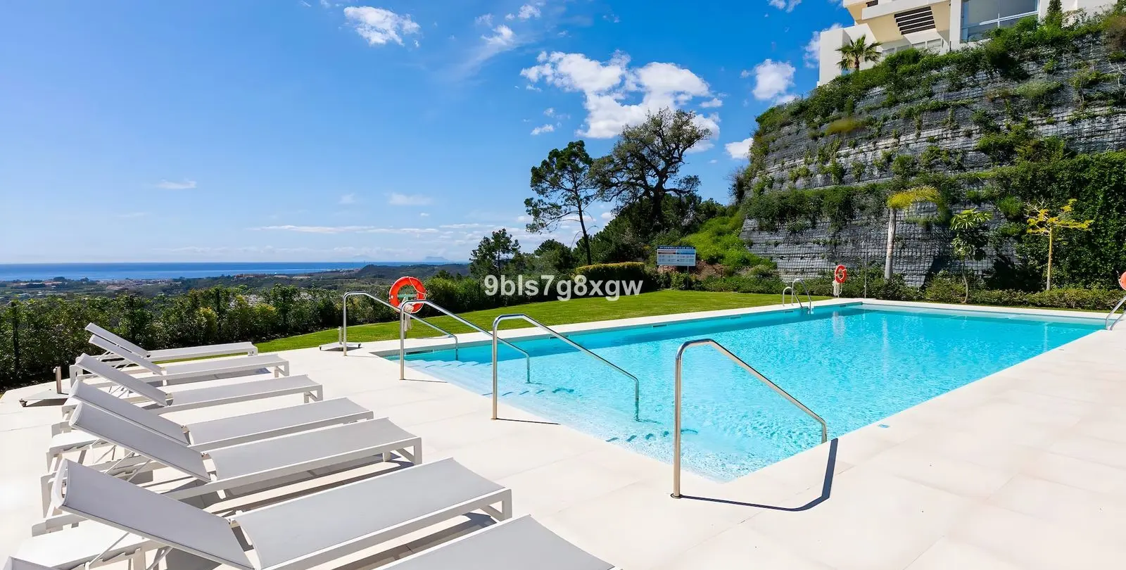 Sale of ground floor apartment in Benahavís 7