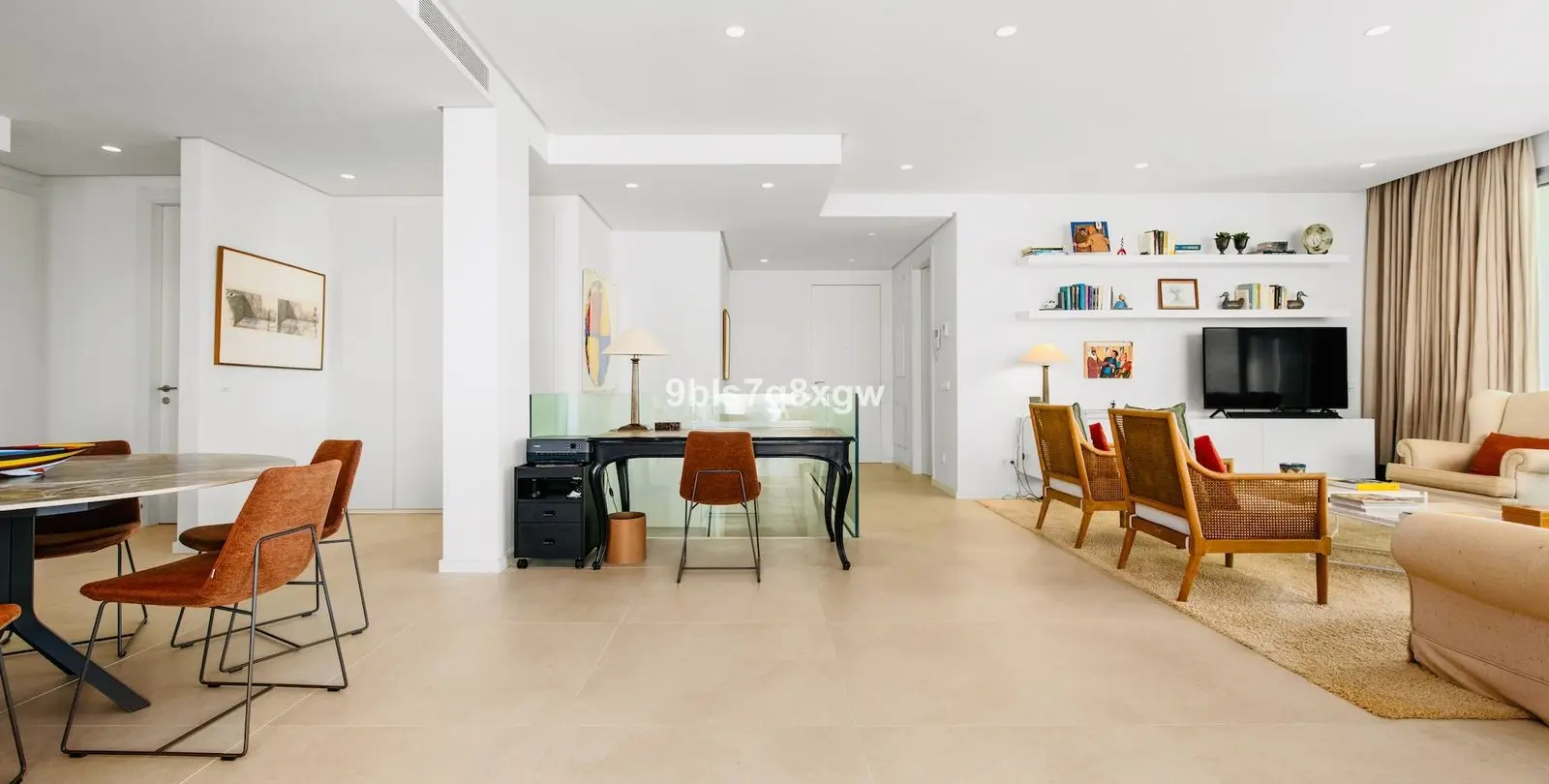 Sale of ground floor apartment in Benahavís 10