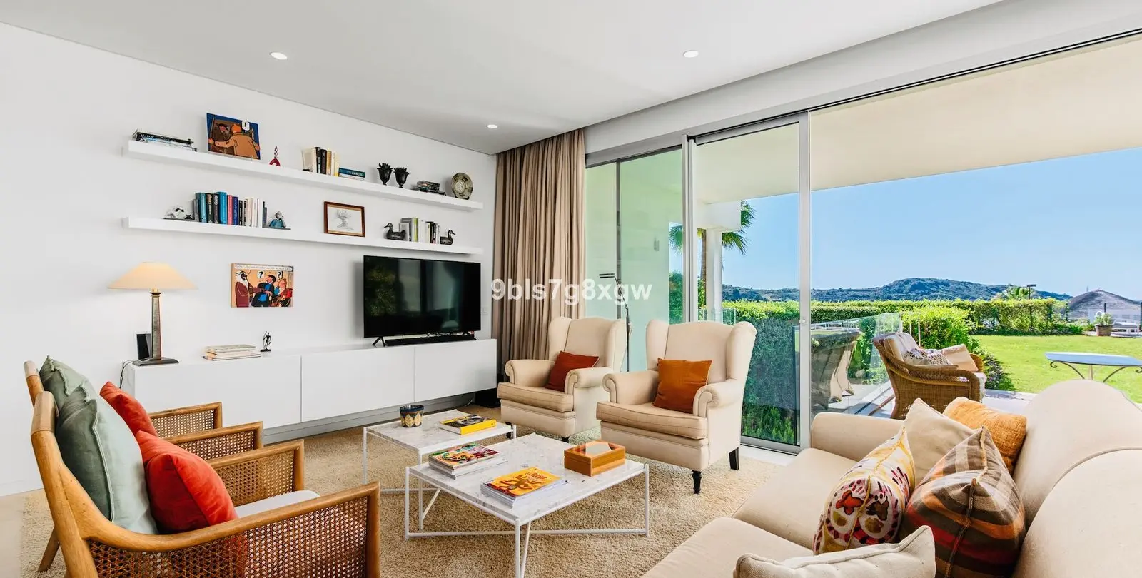 Sale of ground floor apartment in Benahavís 11