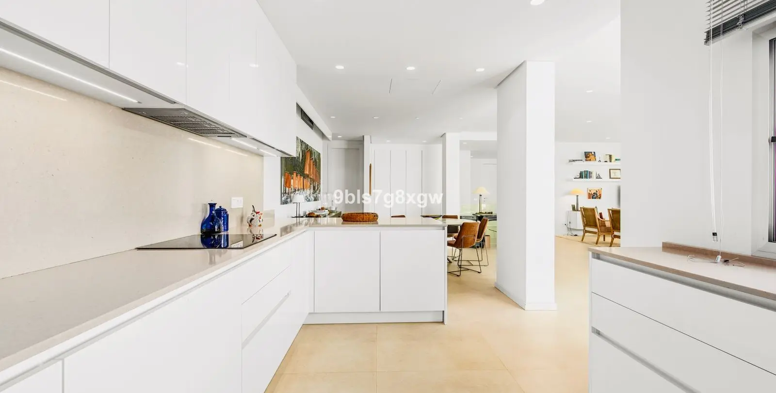 Sale of ground floor apartment in Benahavís 14