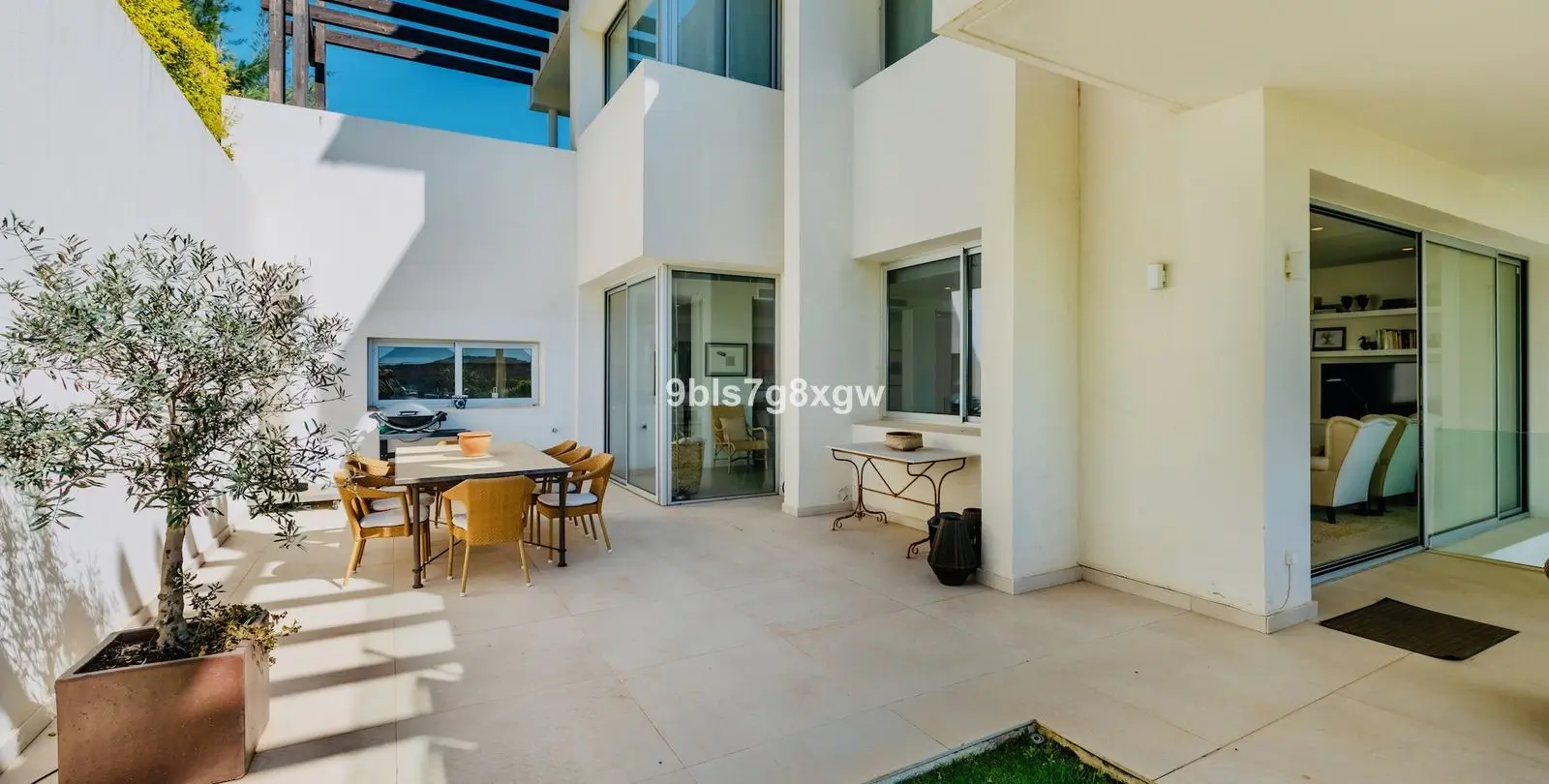 Sale of ground floor apartment in Benahavís 17