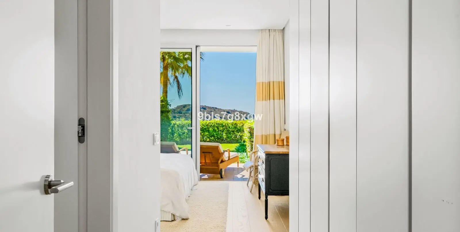 Sale of ground floor apartment in Benahavís 20
