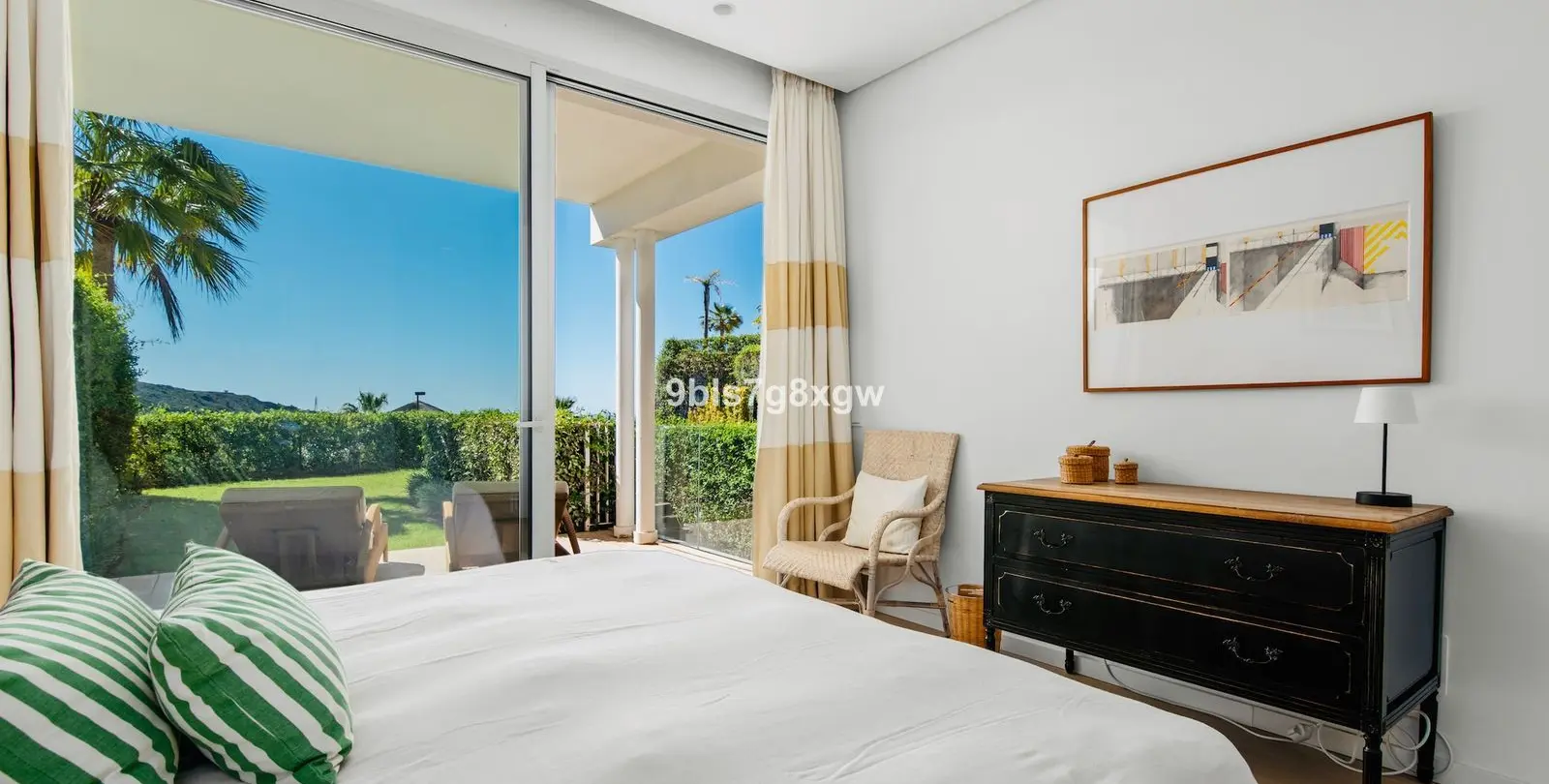 Sale of ground floor apartment in Benahavís 21