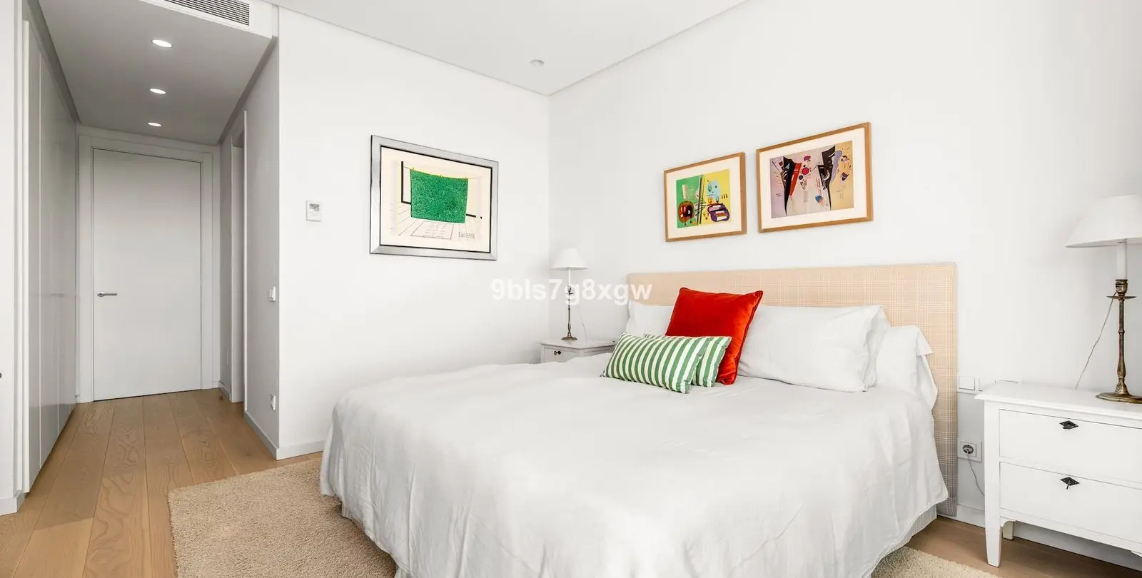 Sale of ground floor apartment in Benahavís 23