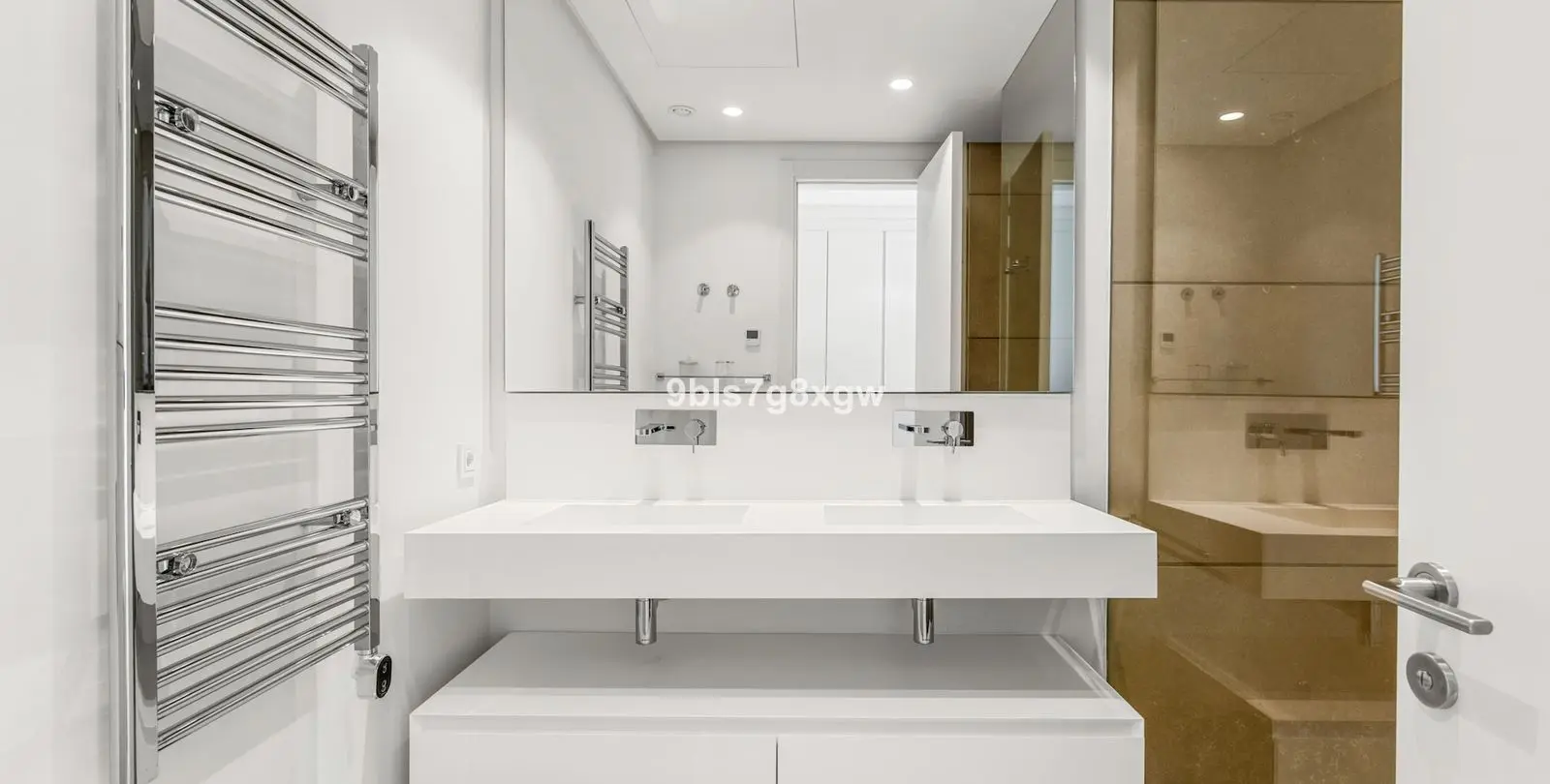 Sale of ground floor apartment in Benahavís 24