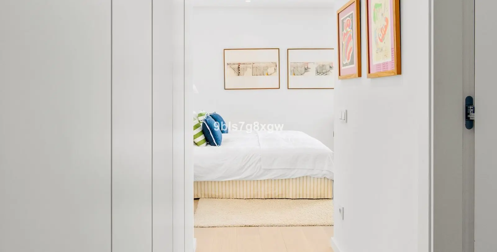 Sale of ground floor apartment in Benahavís 25