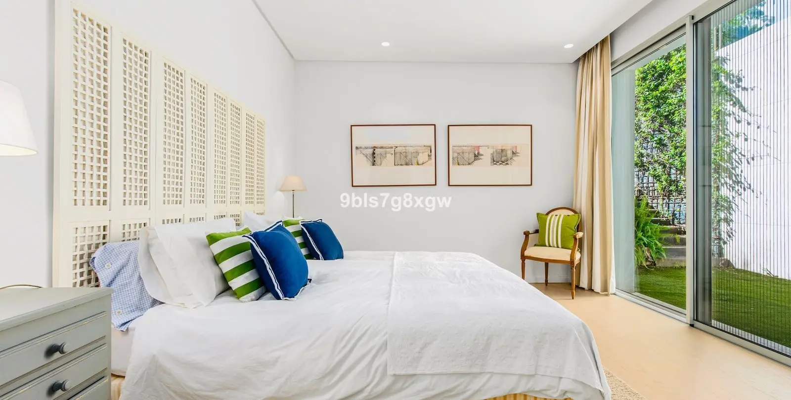 Sale of ground floor apartment in Benahavís 26
