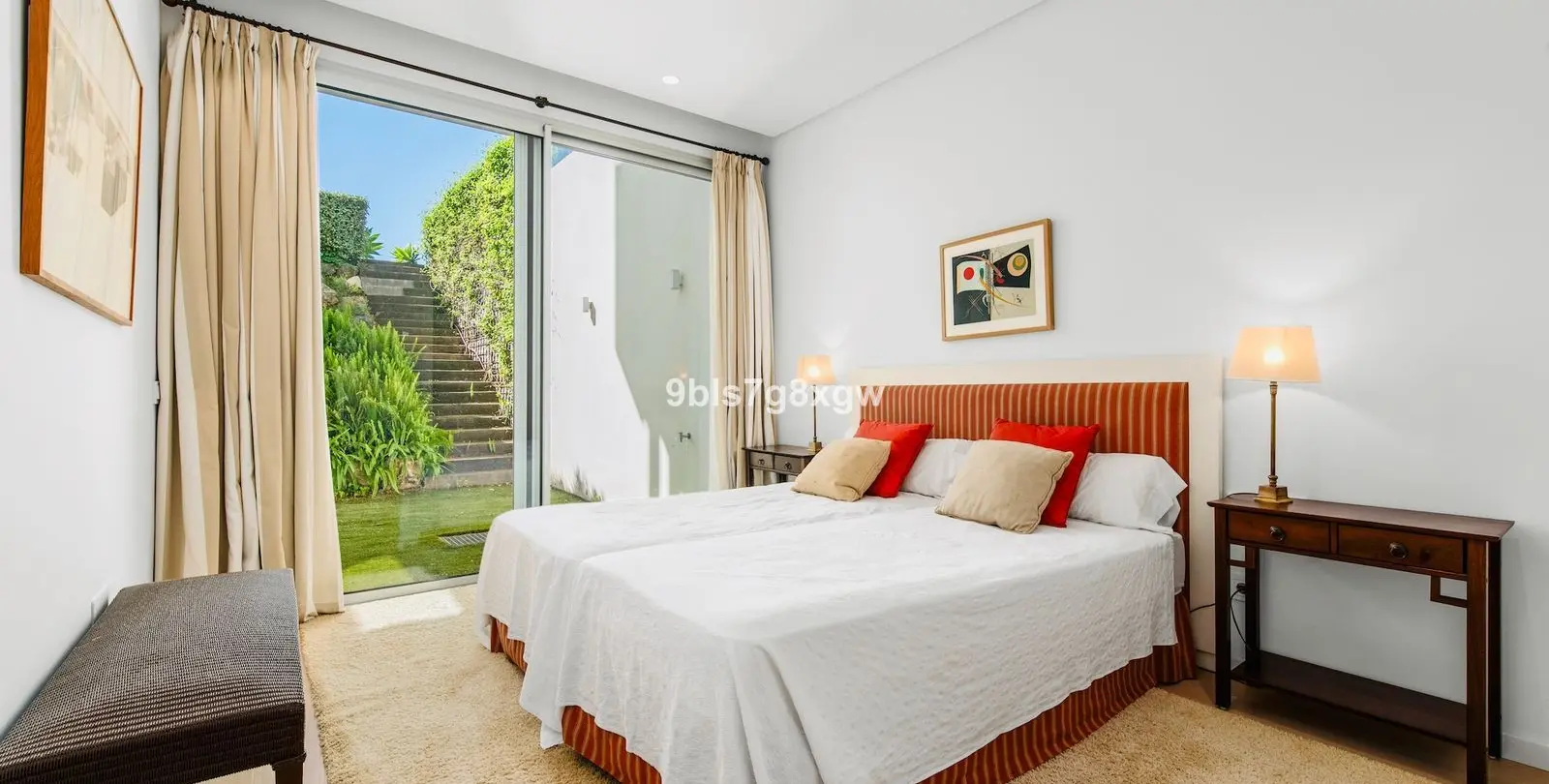 Sale of ground floor apartment in Benahavís 28