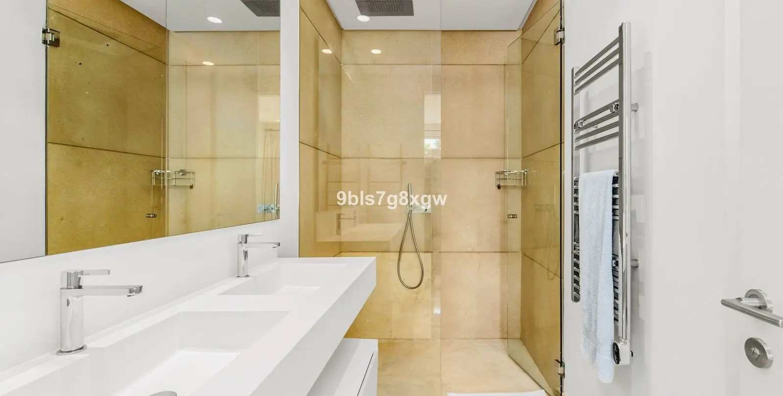 Sale of ground floor apartment in Benahavís 30