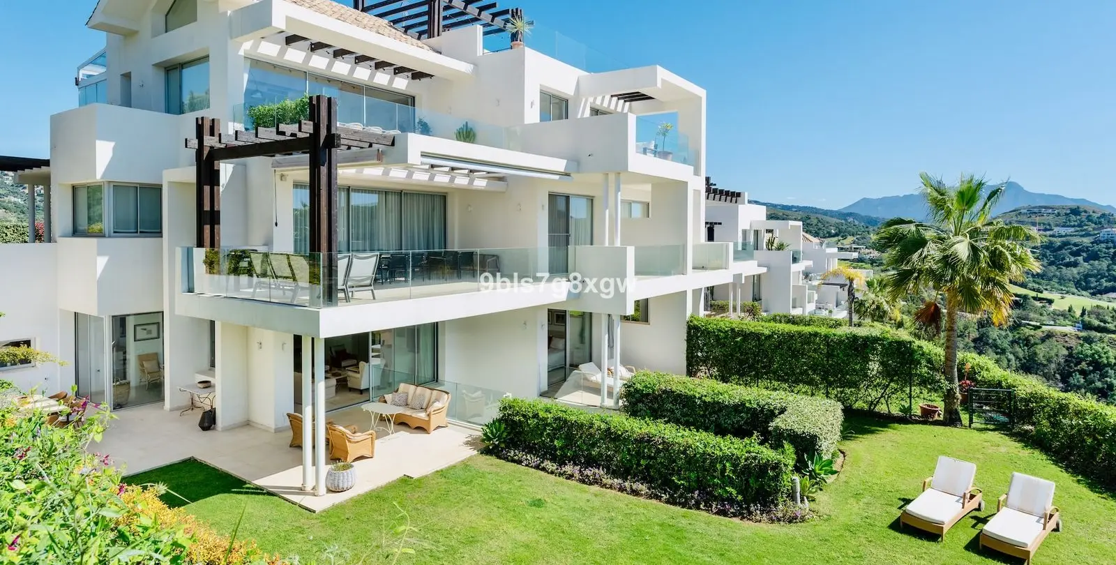 Sale of ground floor apartment in Benahavís 31