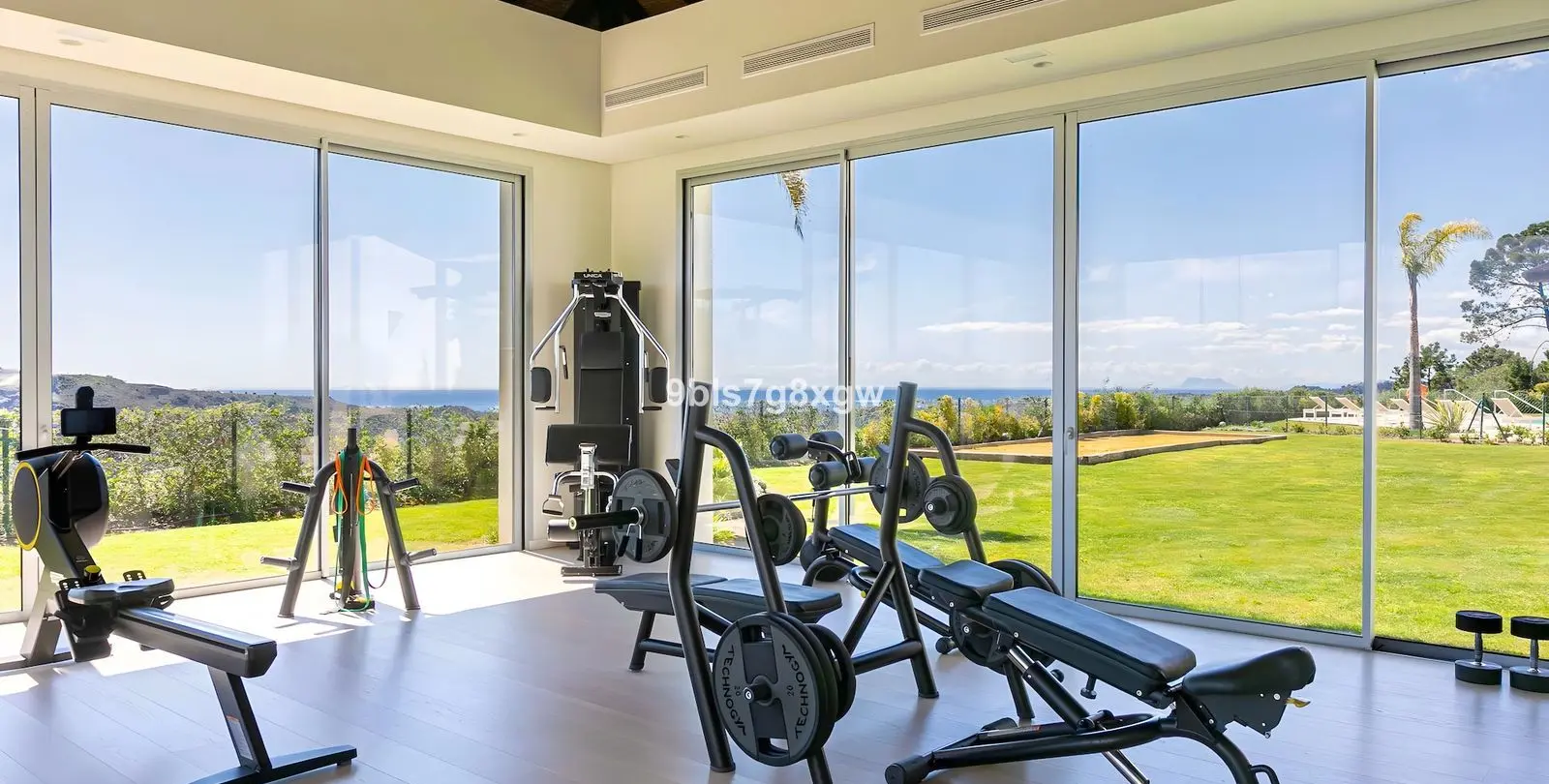 Sale of ground floor apartment in Benahavís 36