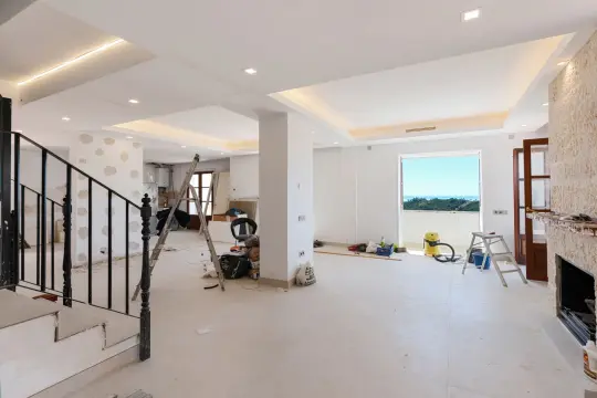 Image 4 thumb