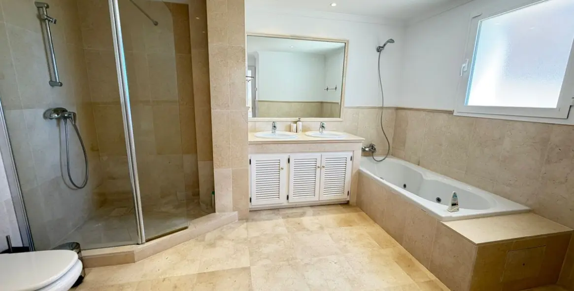 Venta de adosado en Benahavís 24