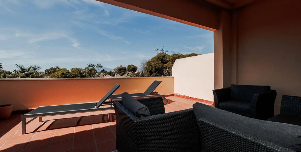 Alquiler a corto plazo de ático en Puerto Banús 8