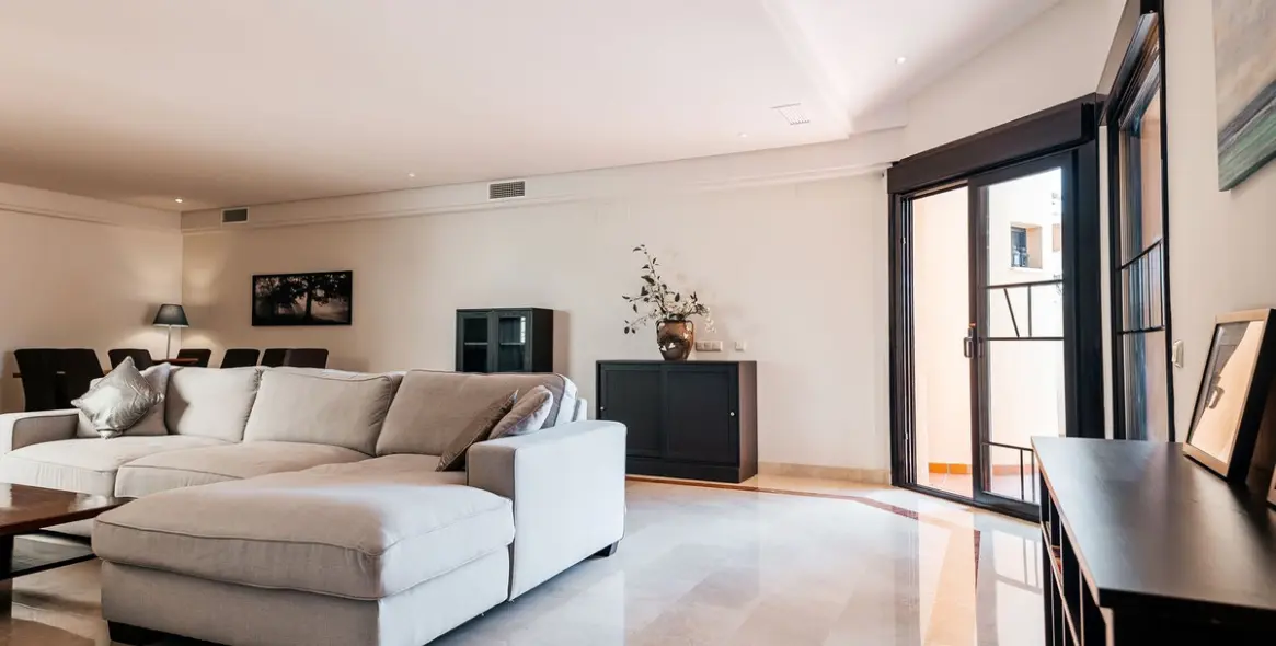 Alquiler a corto plazo de ático en Puerto Banús 13