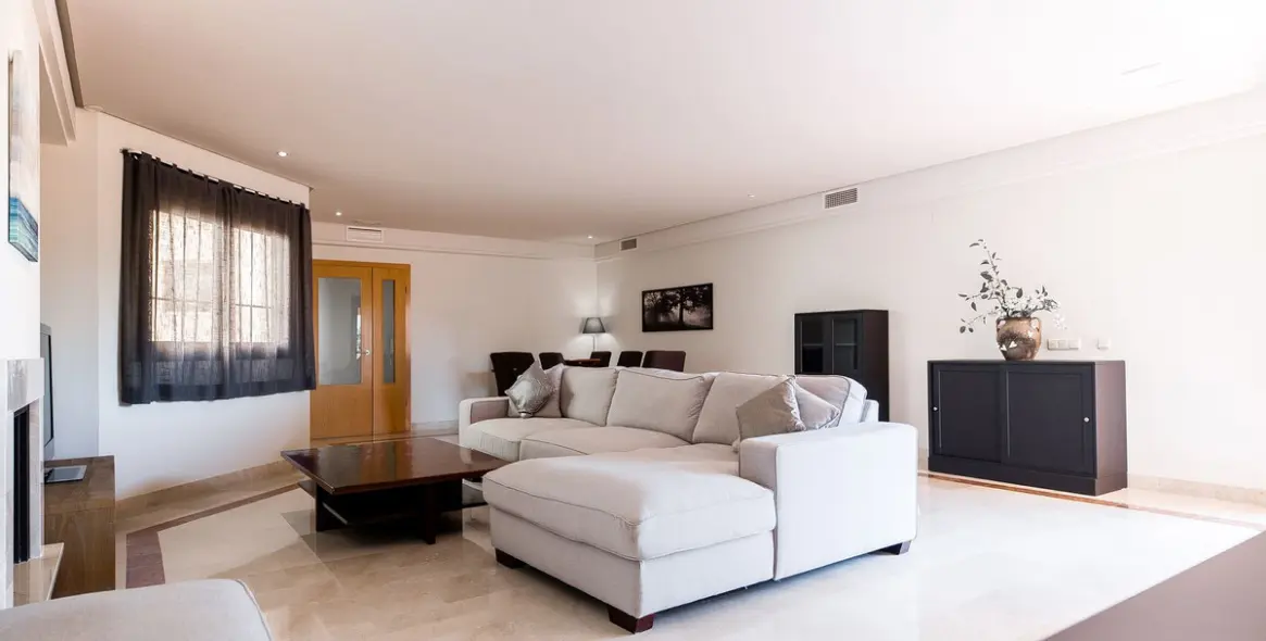 Alquiler a corto plazo de ático en Puerto Banús 15