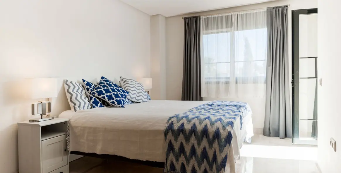 Alquiler a corto plazo de ático en Puerto Banús 26