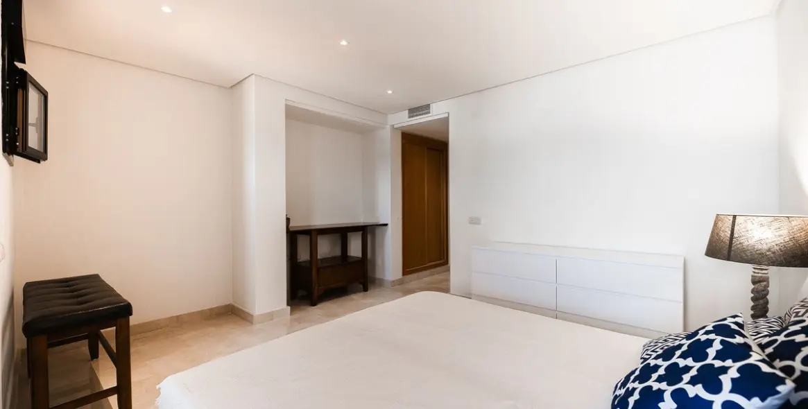 Alquiler a corto plazo de ático en Puerto Banús 33