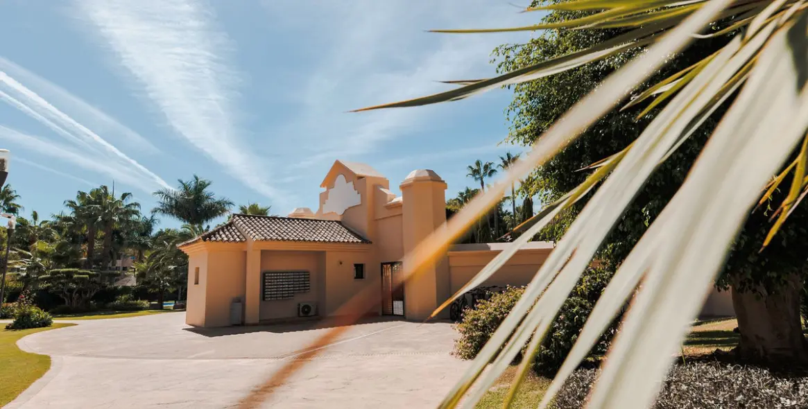 Alquiler a corto plazo de ático en Puerto Banús 42