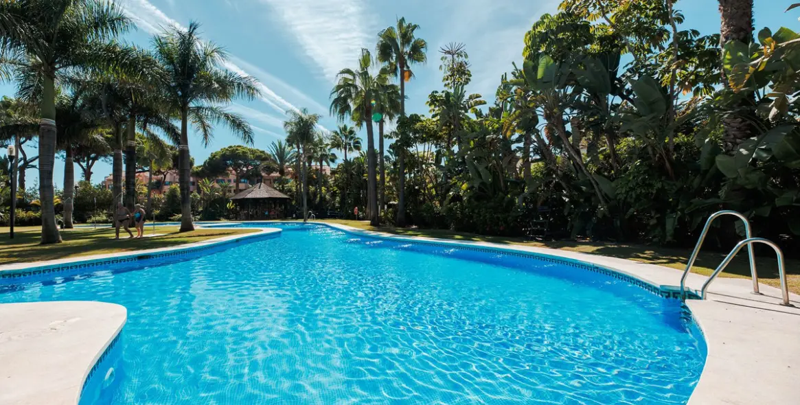 Alquiler a corto plazo de ático en Puerto Banús 44