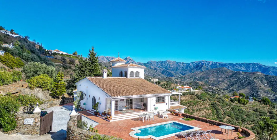 Venta de villa independiente en Sayalonga 2