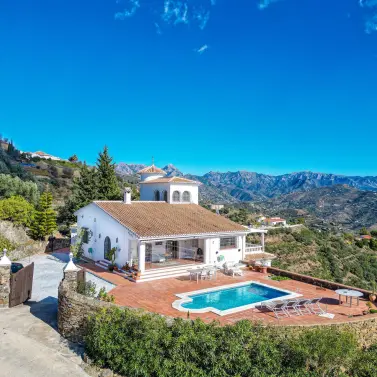 Venta de villa independiente en Sayalonga