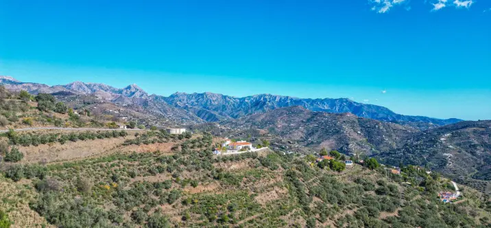 Venta de villa independiente en Sayalonga 3