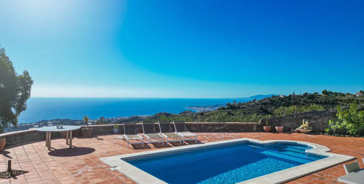 Venta de villa independiente en Sayalonga 6