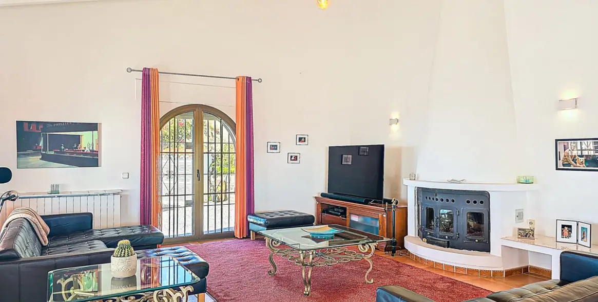 Venta de villa independiente en Sayalonga 10