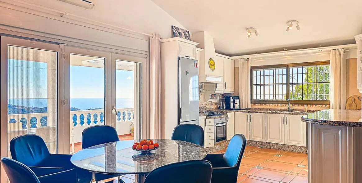 Venta de villa independiente en Sayalonga 16