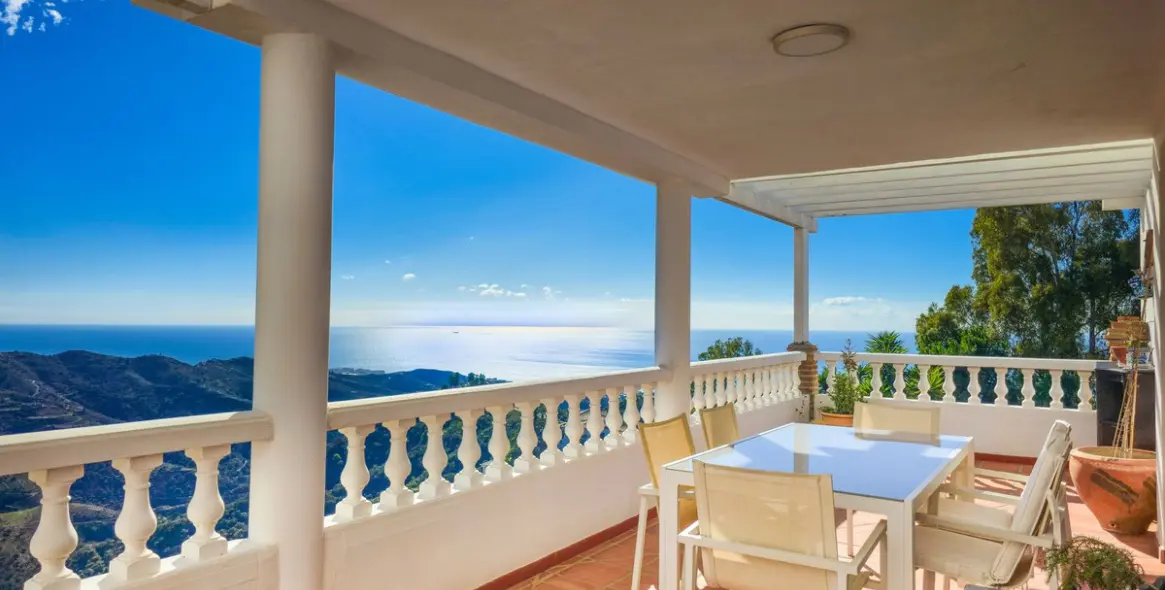 Venta de villa independiente en Sayalonga 22