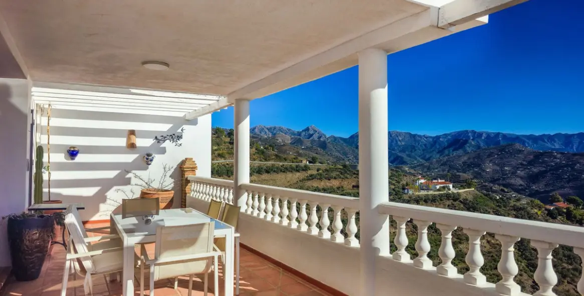 Venta de villa independiente en Sayalonga 23