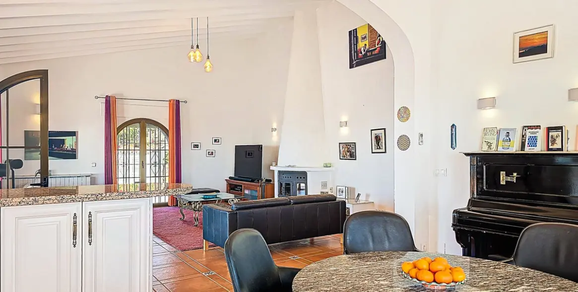 Venta de villa independiente en Sayalonga 24